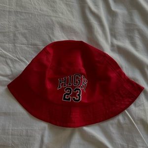 “High” bucket hat
